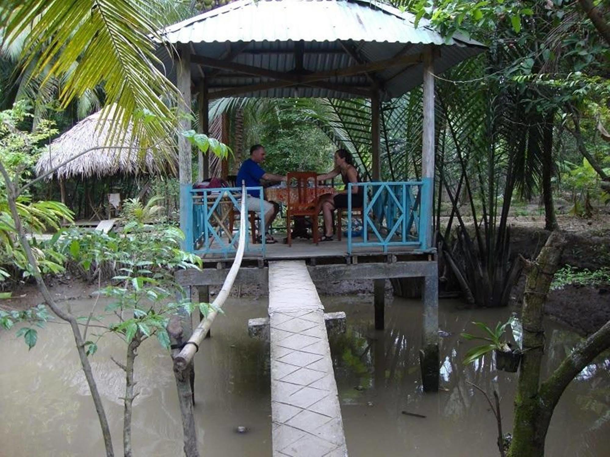 Oasis Hotel Ben Tre Bagian luar foto