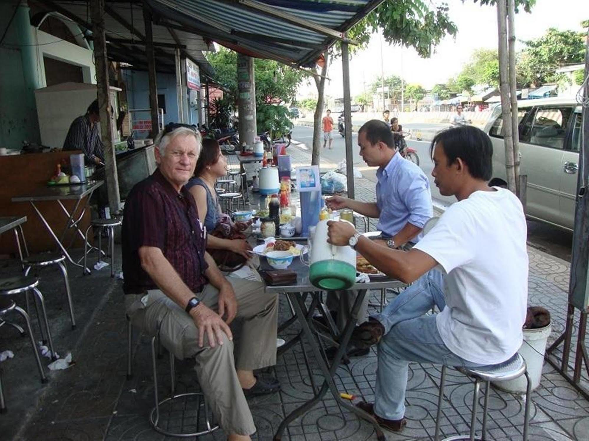 Oasis Hotel Ben Tre Bagian luar foto