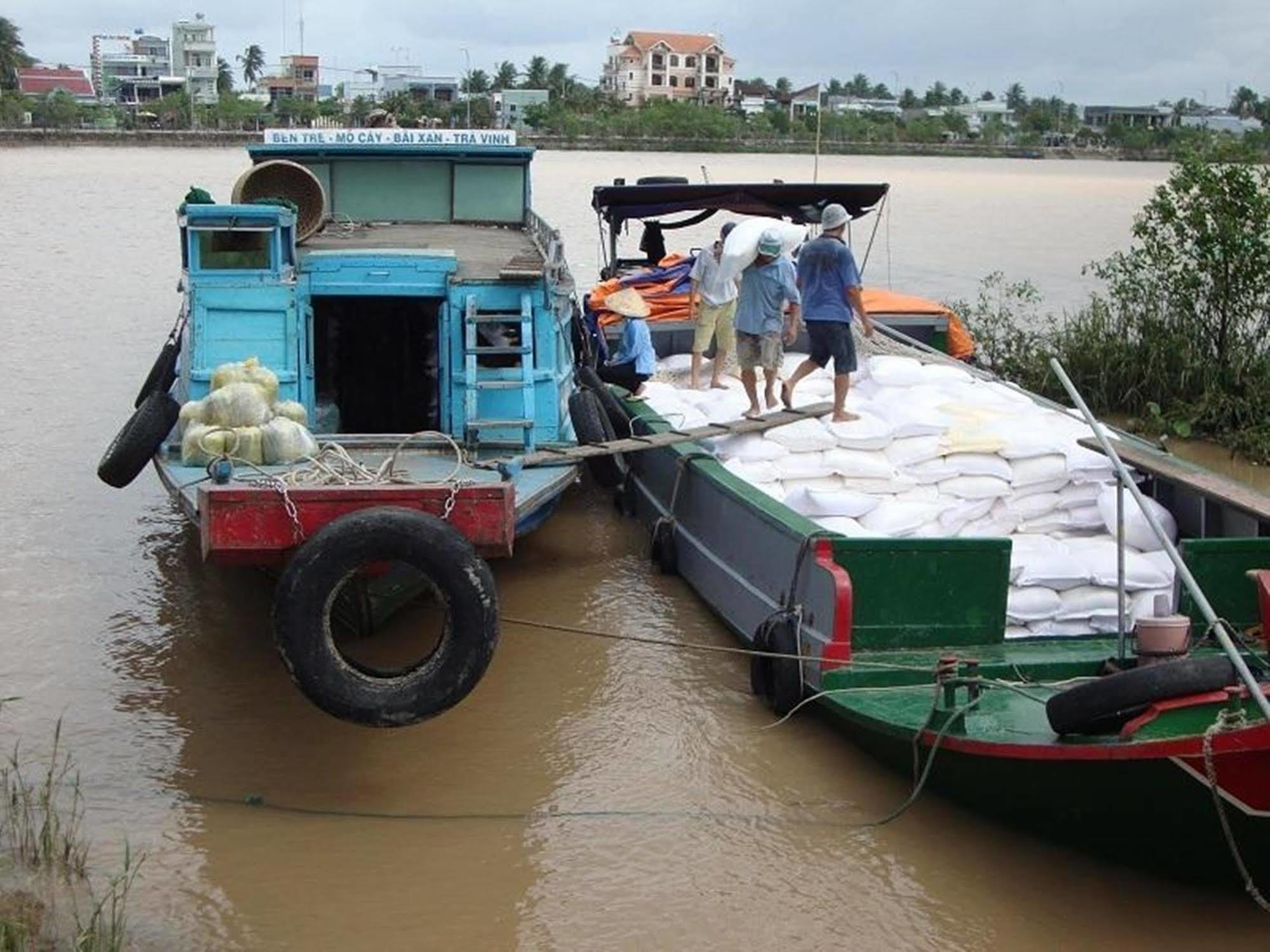 Oasis Hotel Ben Tre Bagian luar foto